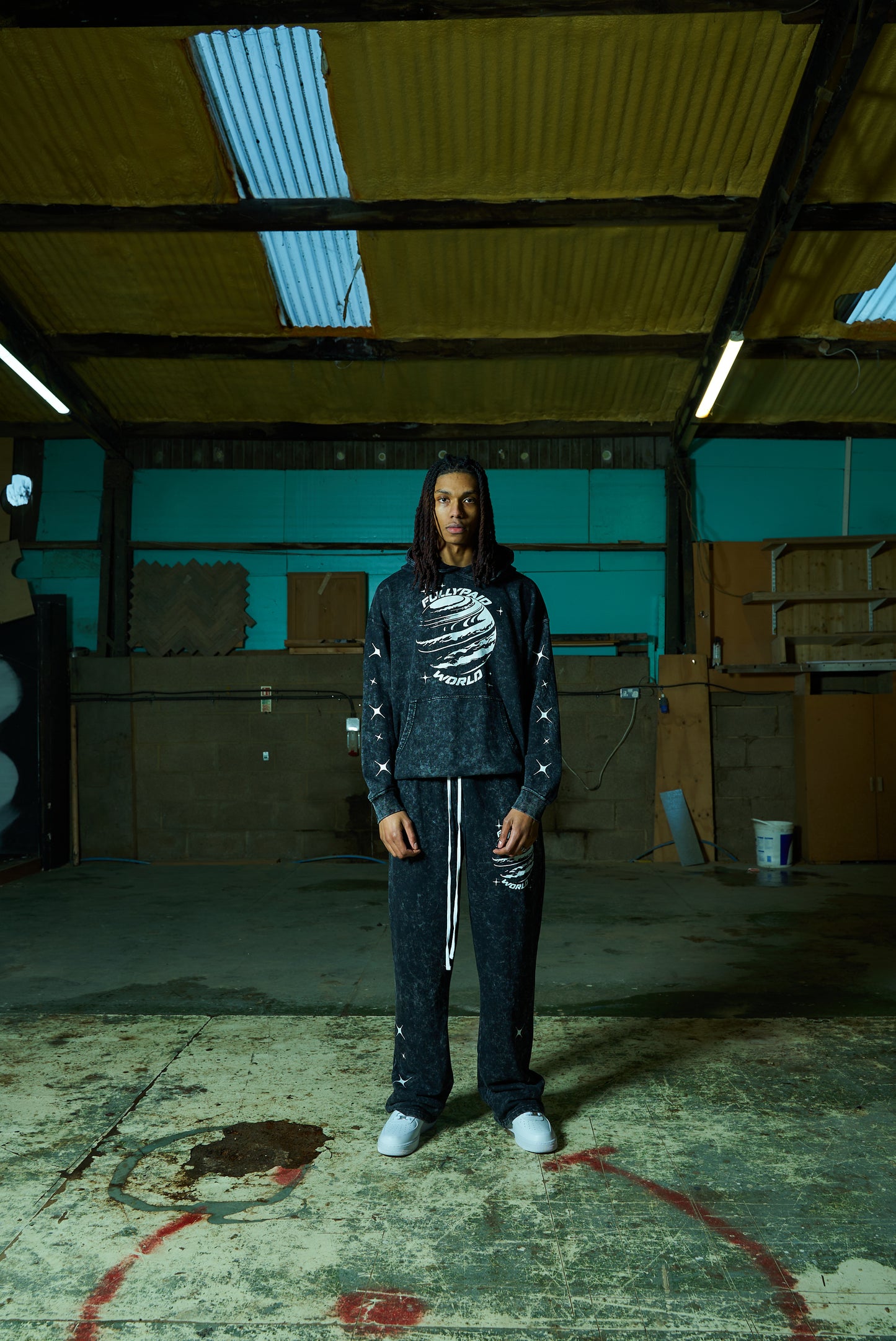 WORLD HOODIE BLACK ACID WASH