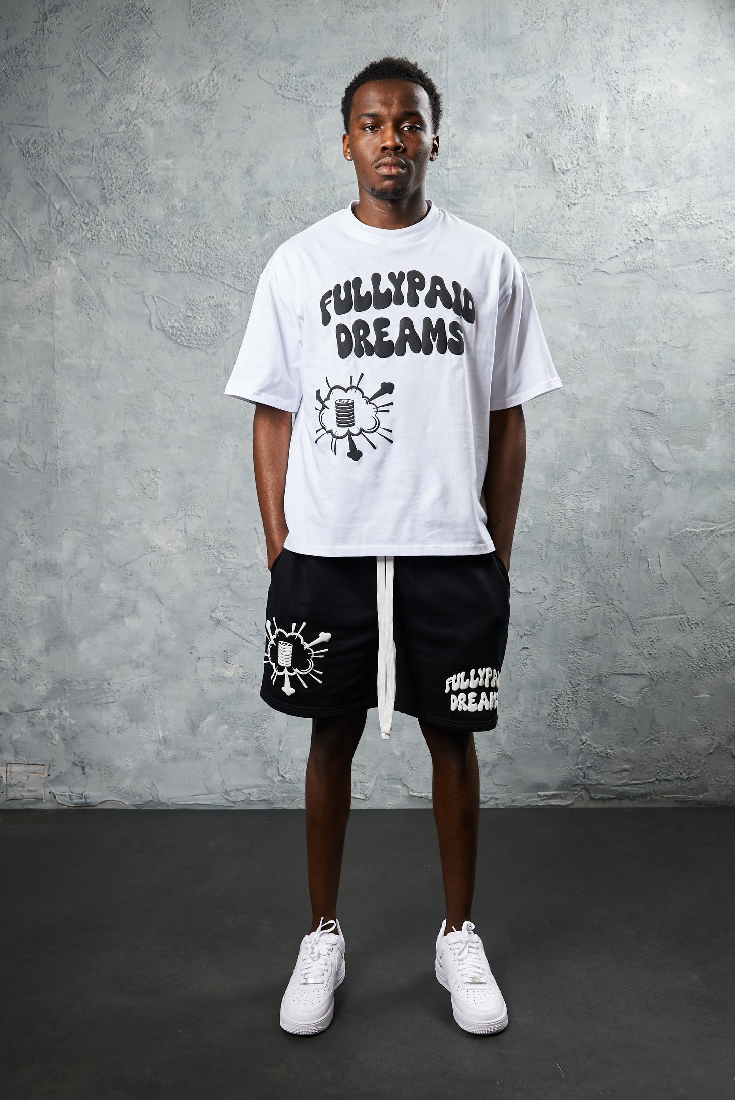 DREAMS BLACK / WHITE SHORTS