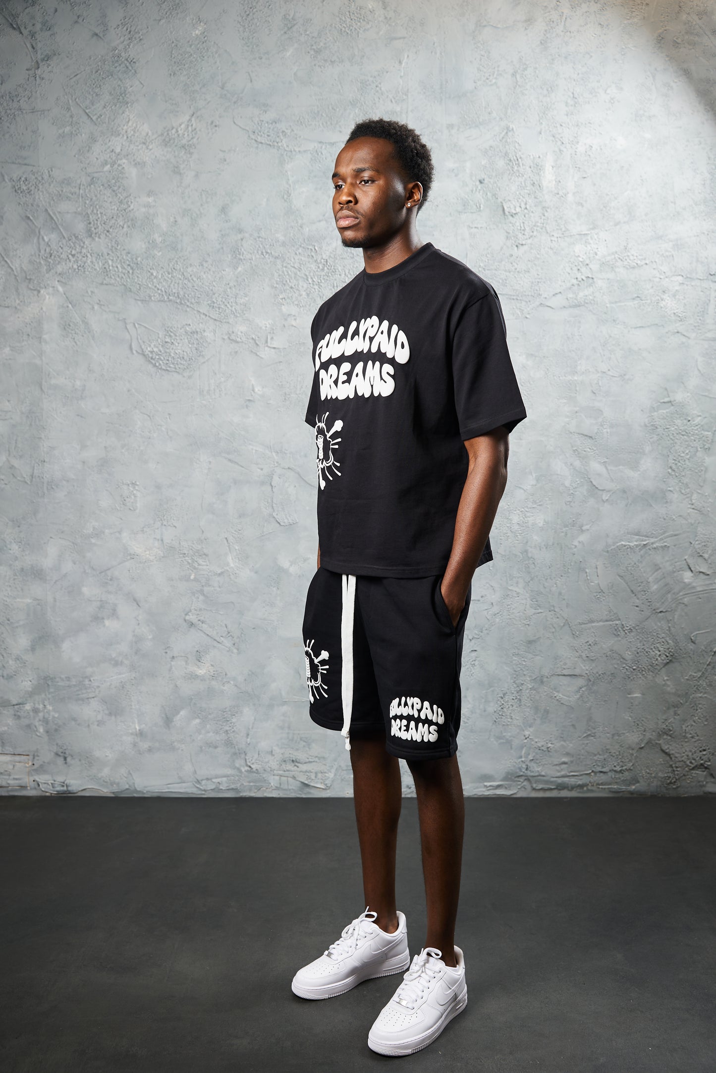 DREAMS BLACK / WHITE SHORTS